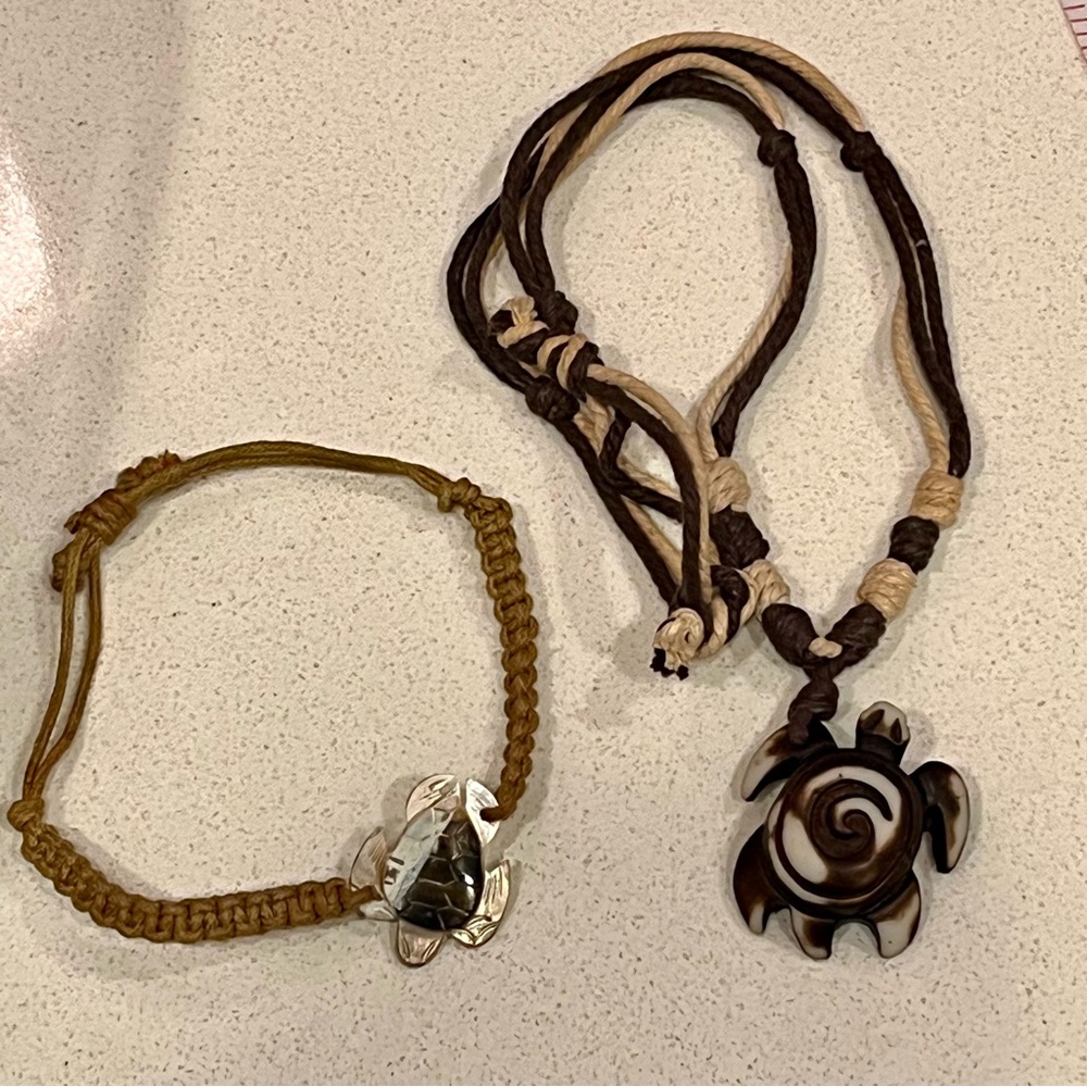 🌺 Hawaiian Turtle Pendant Necklace and Bracelet Set